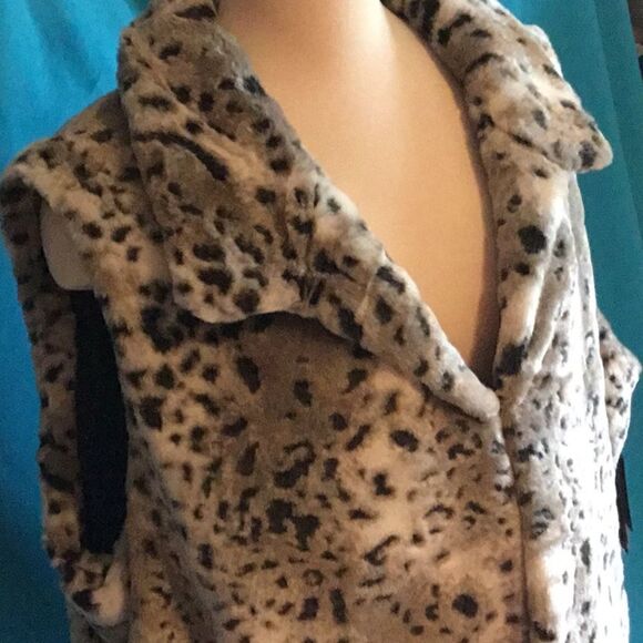 ADRIENNE LANAU faux fur vest in 2 to 3 x-large - Picture 2 of 8